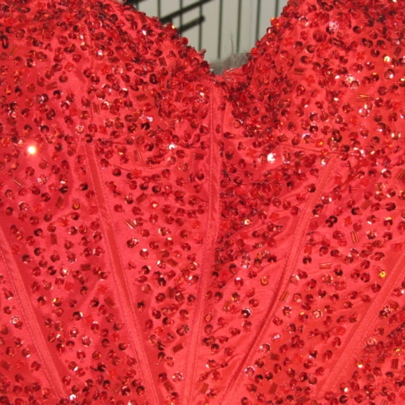 Red Homecoming/Pageant/Prom Dress - Picture 2 of 8